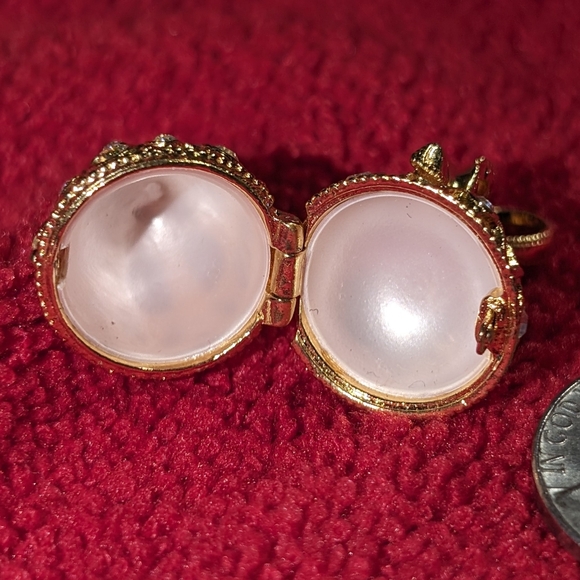 Joan River's Faberge-like Egg Pendant Gold Tone and Aurora Borealis - Picture 5 of 5